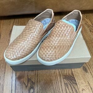 OluKai Lae‘ahi Lauhala Men’s Woven Leather Shoes